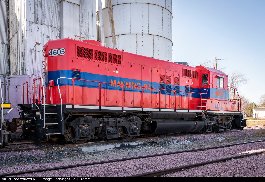 MAN 4605, EMD GP9, Manning Rail, ex CV 4551, at Manning Grain